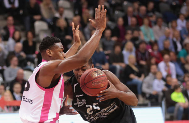 表现稳定的 表现稳定的