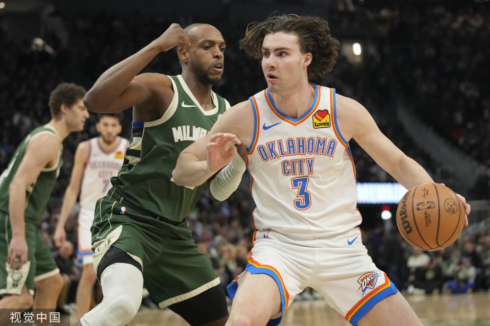 显得更加融 显得更加融